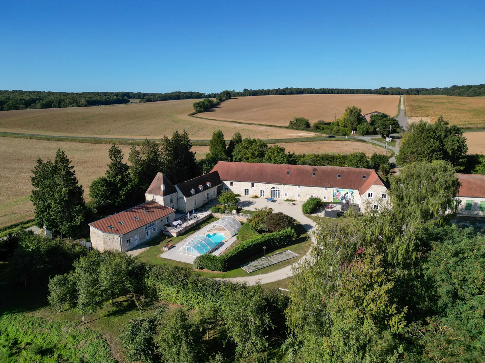 Vue aérienne du Domaine d’Ailleurs en Champagne